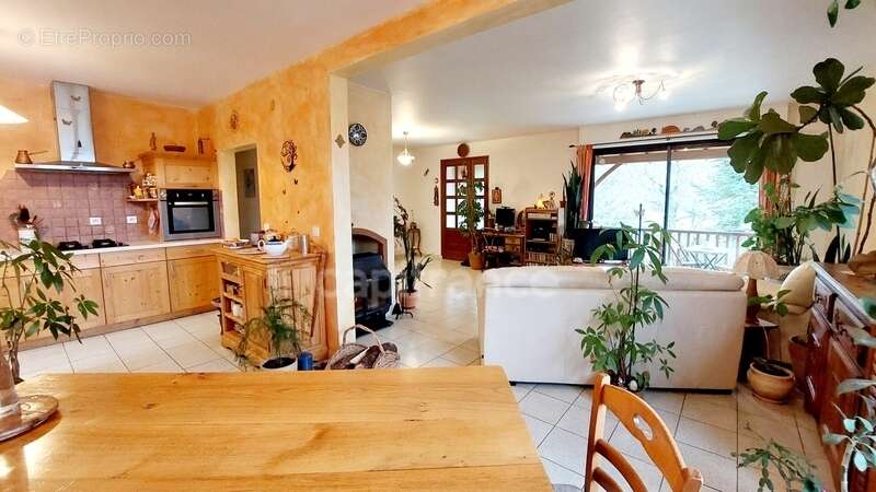 Maison à Sergeac de 151m², 6 pièces, au calme, sans vis à vis, sans travaux avec vue dégagée + garage XXL + chalet - photo 5