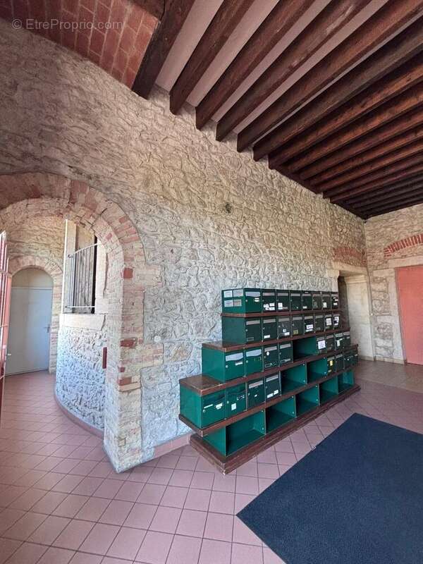 Commerce 4858 m² à Vienne  - photo 8