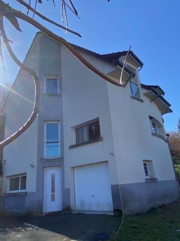 Maison à ARPAJON-SUR-CERE