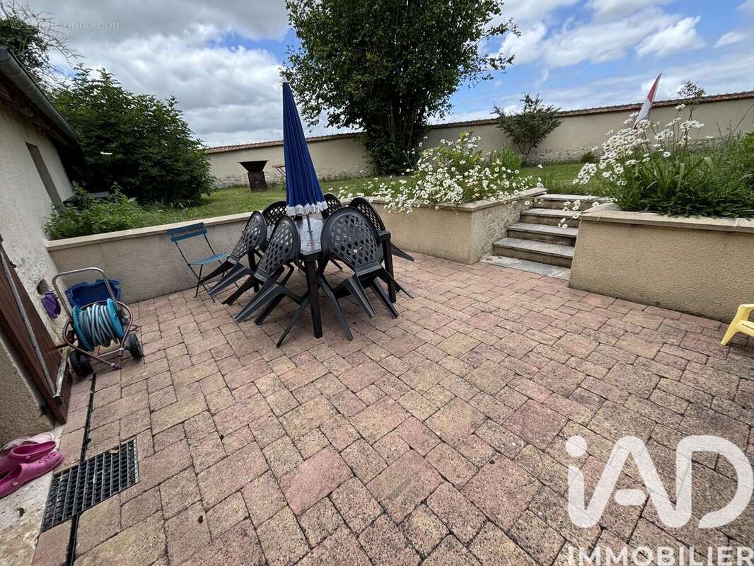Maison 203 m² à Dammarie  - photo 3