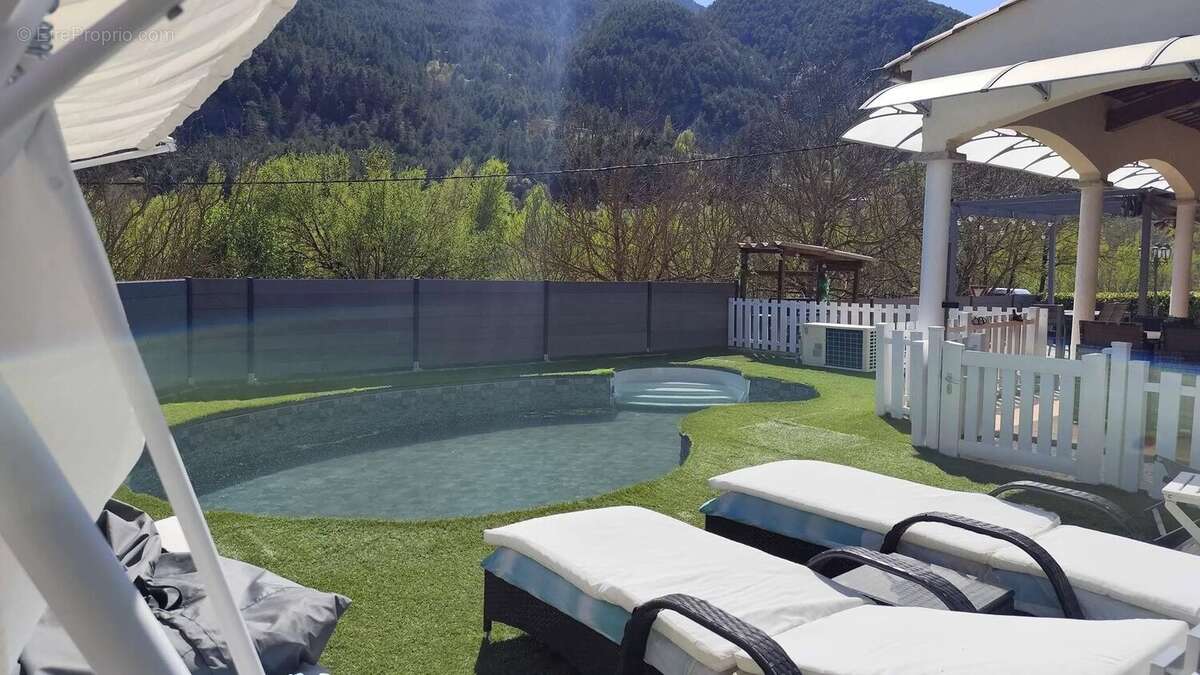 Maison 4 Pièces - Piscine et Garages - photo 3