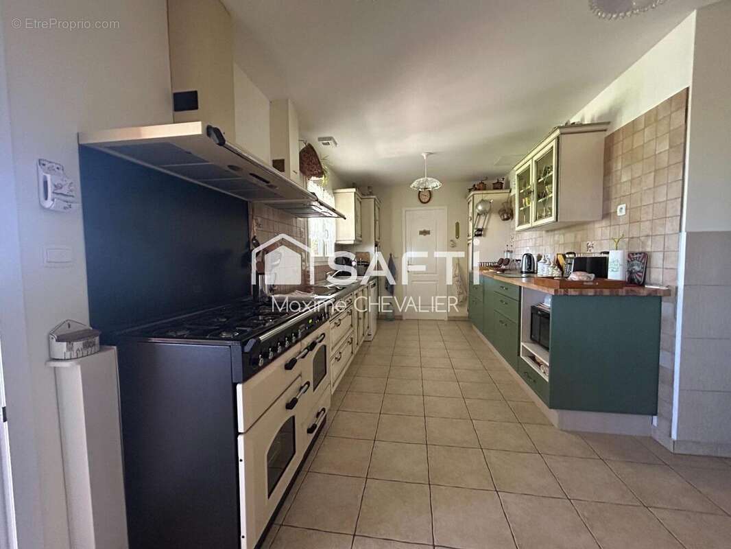 Maison 175 m² à Crevant  - photo 4