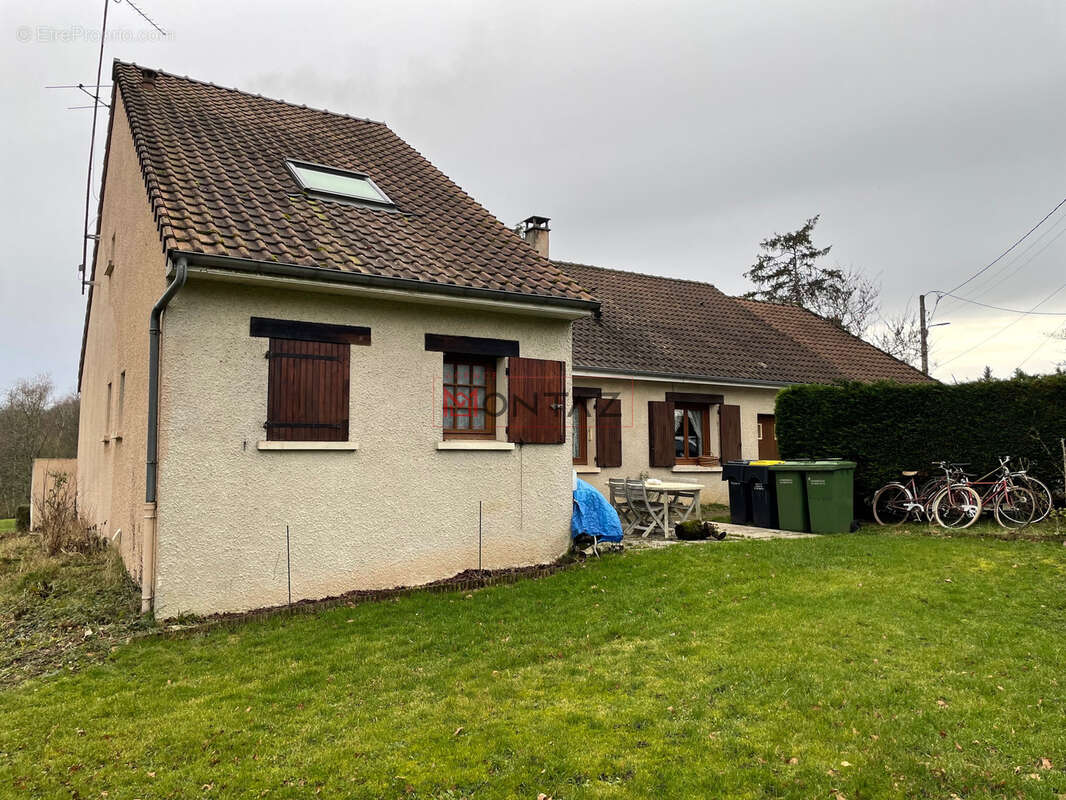 Maison à SAINT-DENIS-LES-REBAIS
