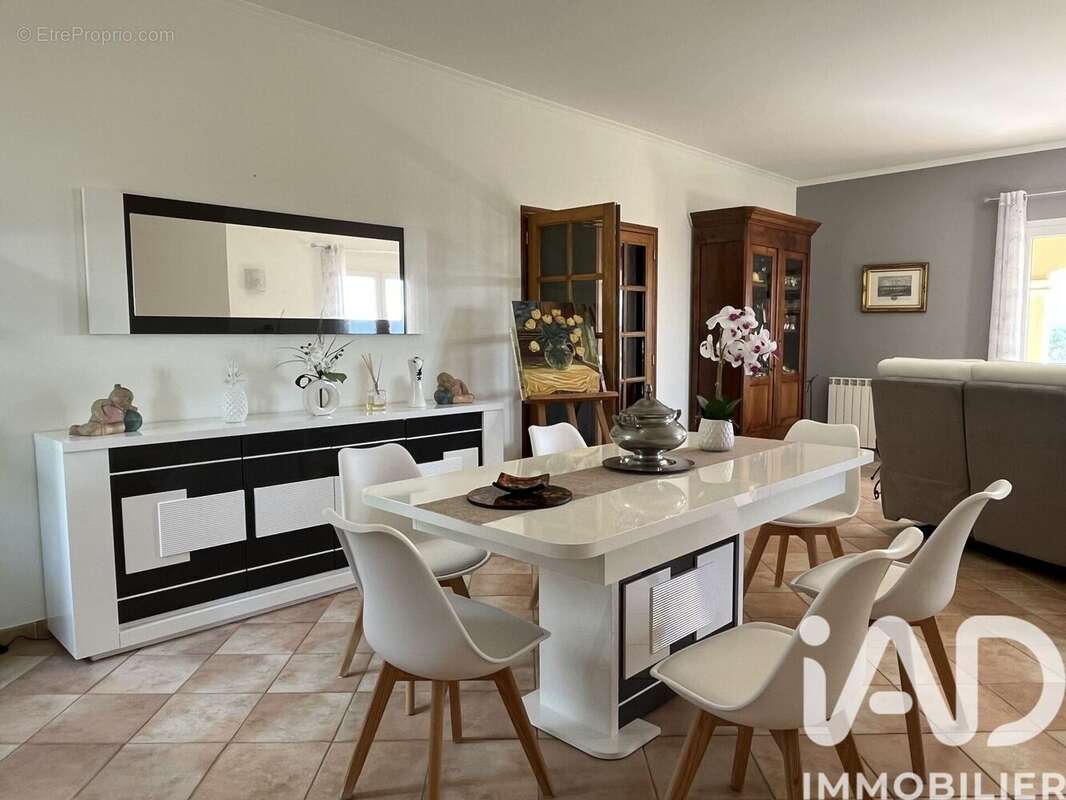 Maison 124 m² à Saint-Maximin  - photo 5