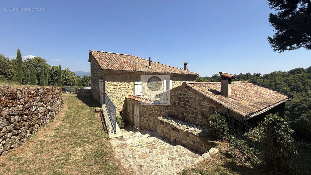 Maison à JAUJAC