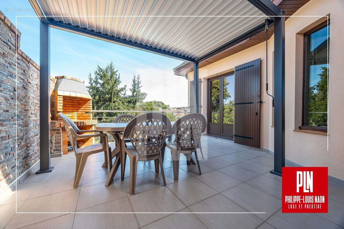Prémartine - maison 4 chambres et 1 bureau avec jardin, piscine et garage ! - photo 4