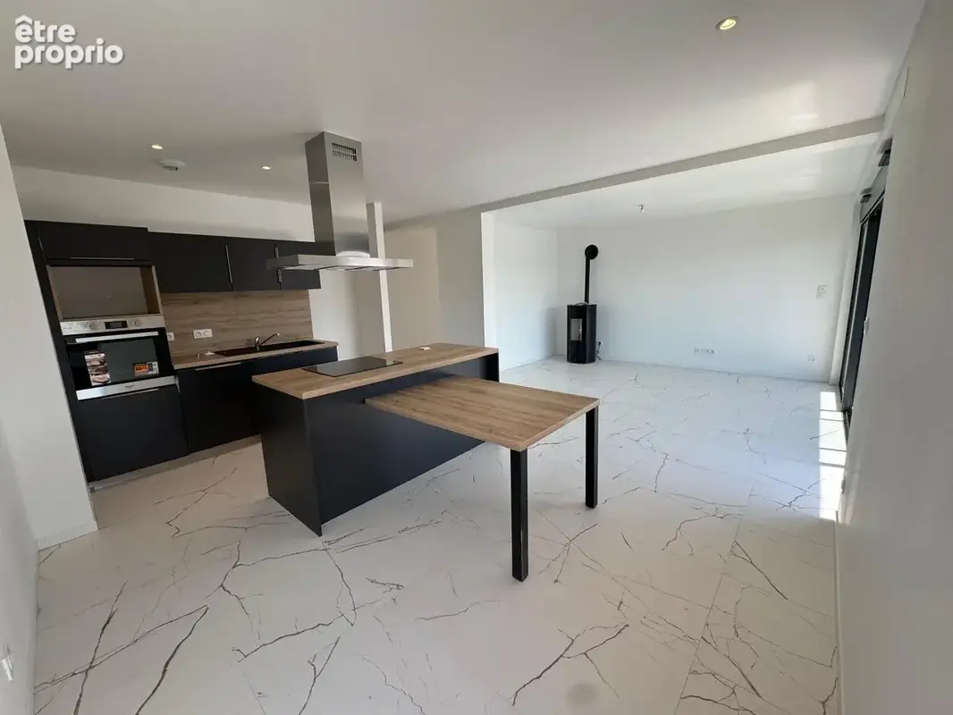 Appartement neuf au 1er étage avec balcon + 2 places de parking privatives. - photo 8