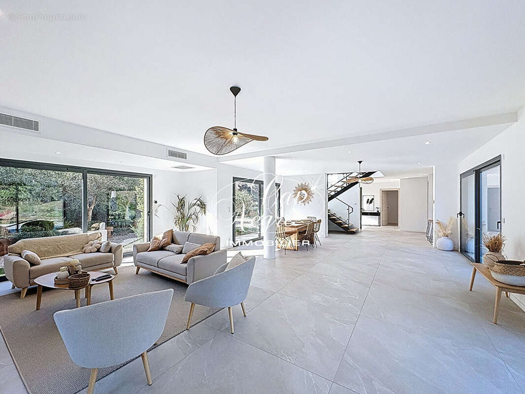 Maison à PLAN-DE-LA-TOUR