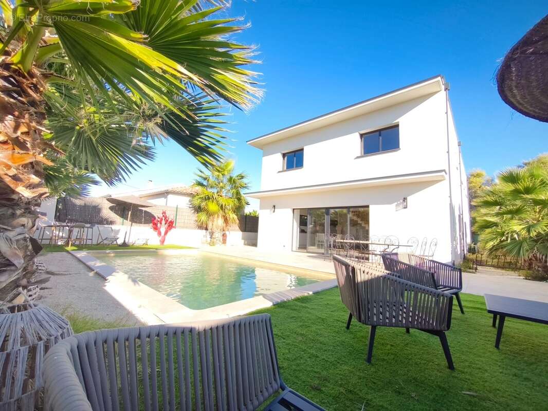 Dpt  (34), à vendre  GRAU D'AGDE  villa P6  195 m² avec piscine, garage, suites parentales - photo 4