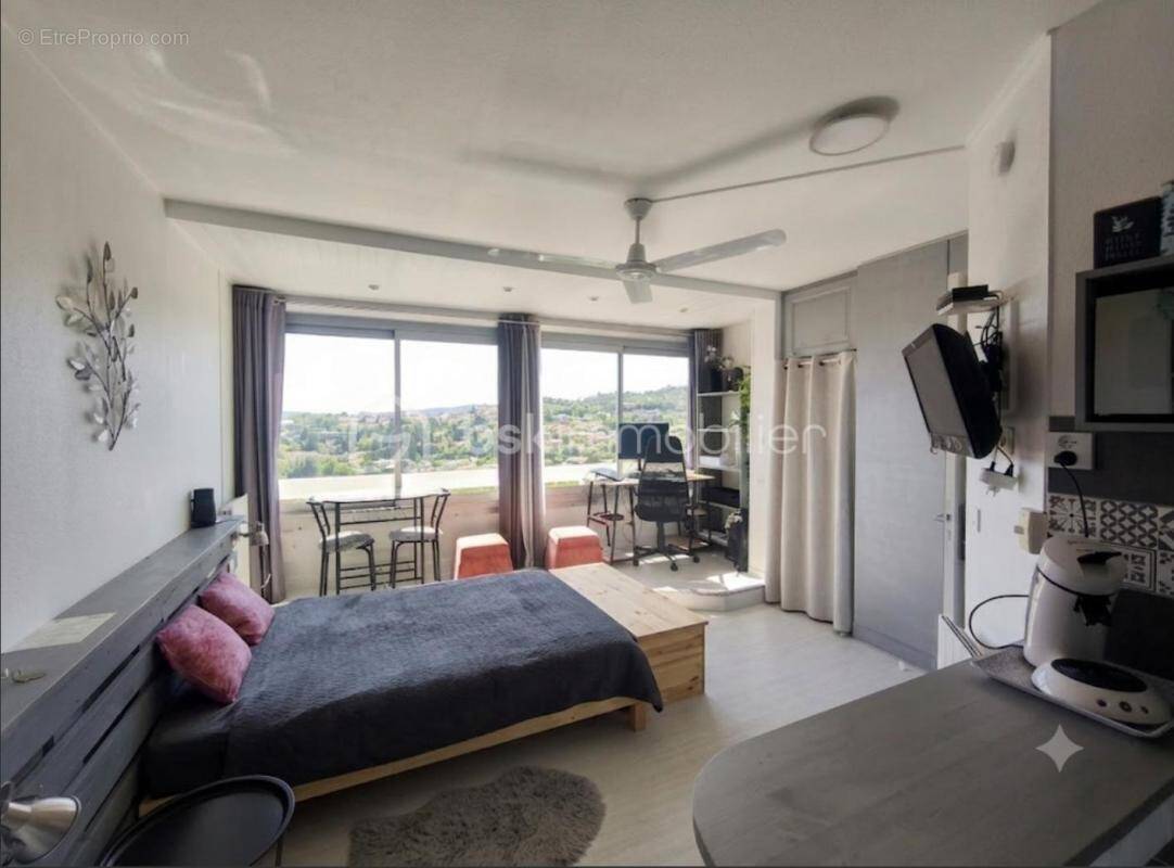 Appartement à GREOUX-LES-BAINS