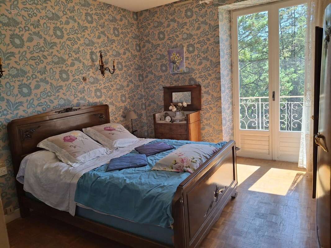 Grande maison familiale avec 2 hectares de terrain, dépendances et vue imprenable sur la campagne - photo 3