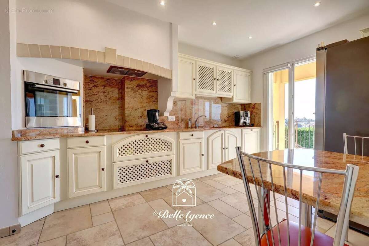 Maison à SAINT-LAURENT-DU-VAR