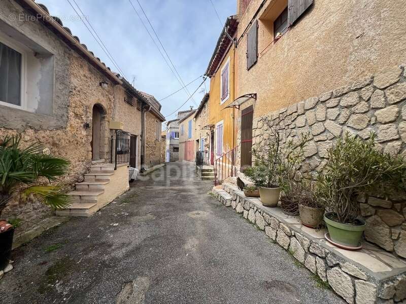 Maison à vendre 6 pièces proche de GREOUX LES BAINS (04) - photo 11
