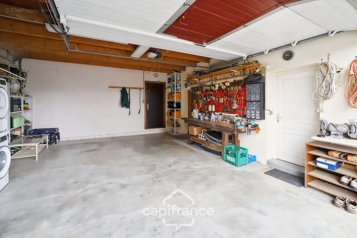 Maison en pierre au calme avec piscine, 5 chambres et plus de 1,6 hectare de terrain - Proche Lons-le-Saunier (39000) - photo 11