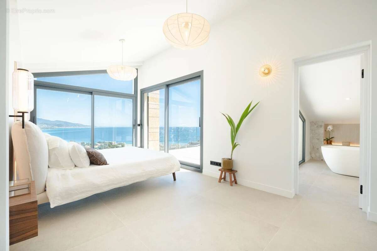 Maison à ROQUEBRUNE-CAP-MARTIN
