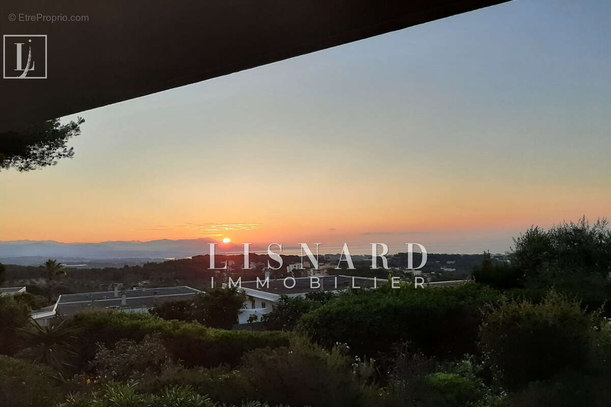 Appartement à VALLAURIS