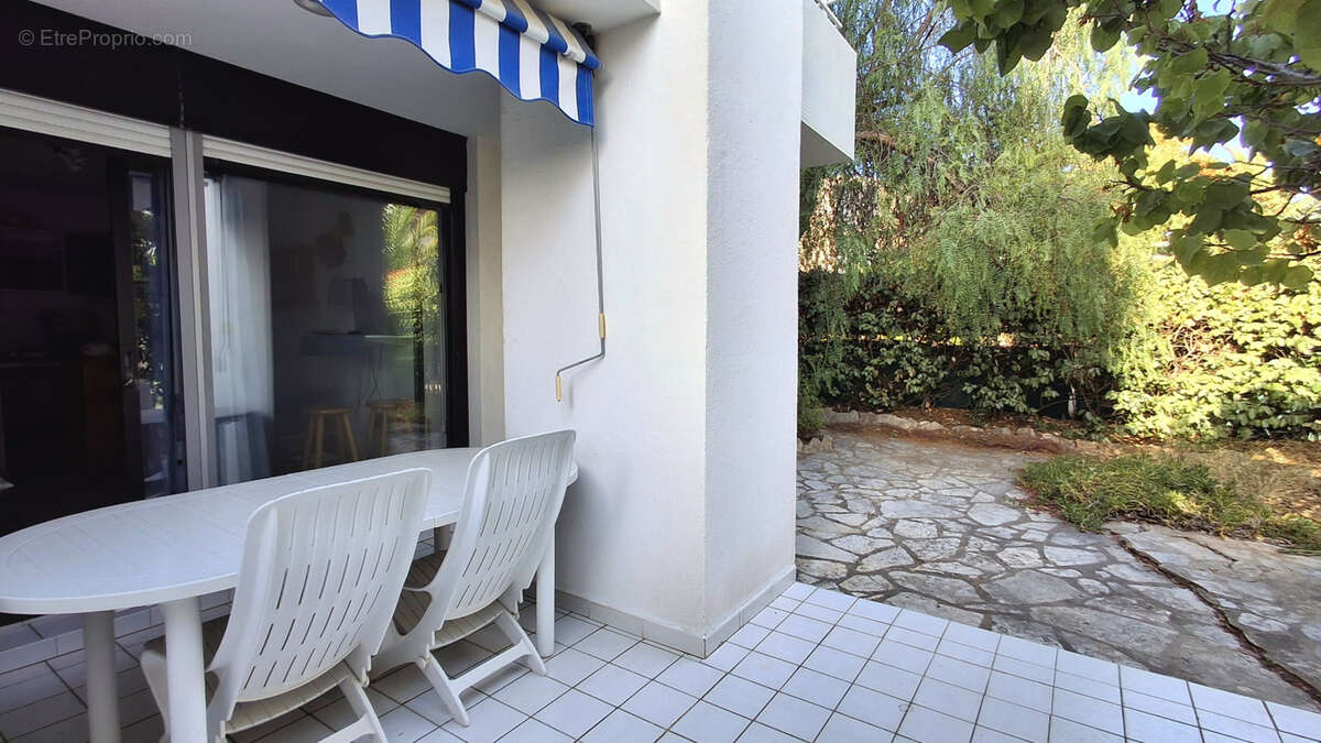 BANDOL   Appartement avec terrasse, jardin privatif, entrée indépendante et double parking en sous-sol - photo 11