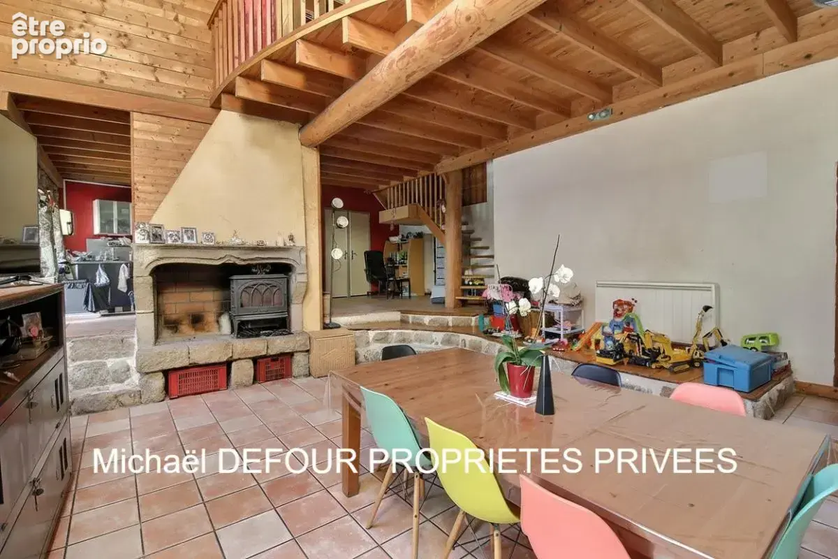 Bas-en-Basset 43210 Maison en pierre 177 m² 5 chambres - photo 4