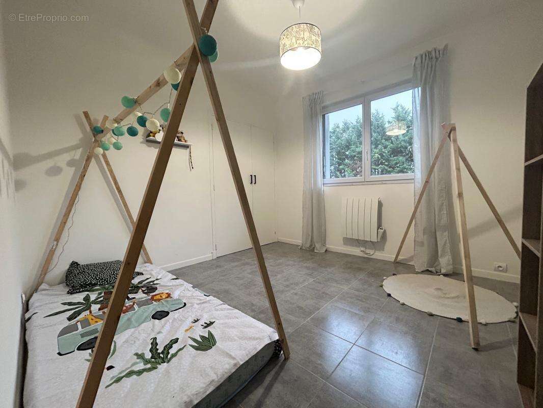 Maison à SAINT-ETIENNE-DE-TULMONT