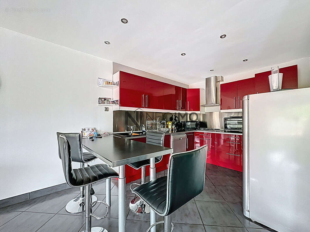 Maison à NEUFCHATEAU