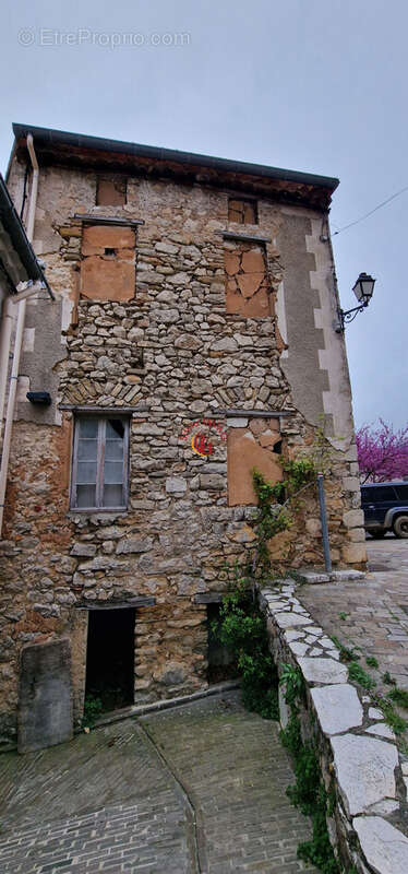 Parking à DUILHAC-SOUS-PEYREPERTUSE