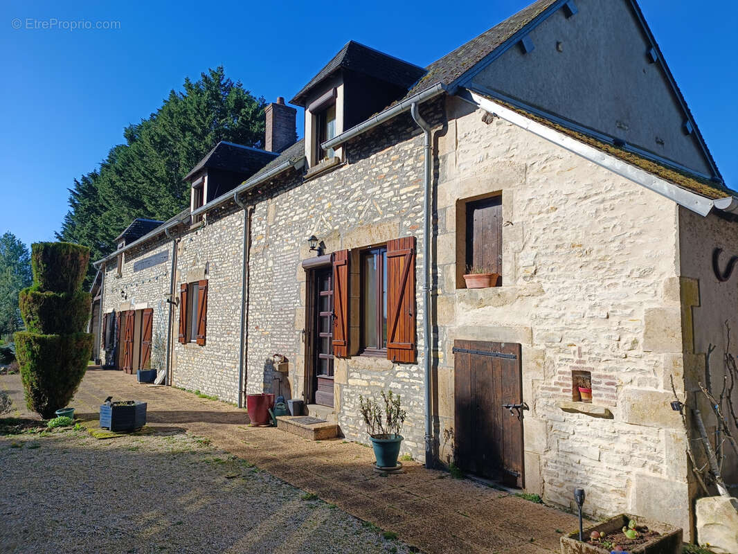 Maison à COUY