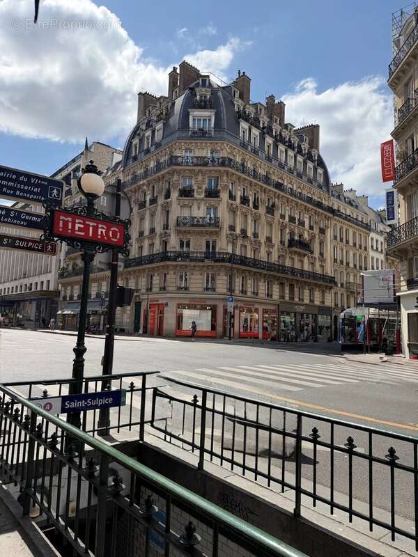 PARIS 6ᵉ – RUE DE RENNES – Un petit appartement qui a tout d'un grand ! - photo 2