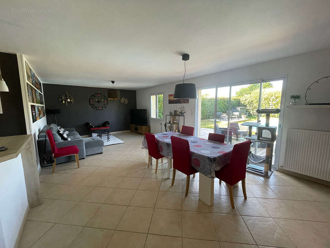 Maison à ROCHES-PREMARIE-ANDILLE