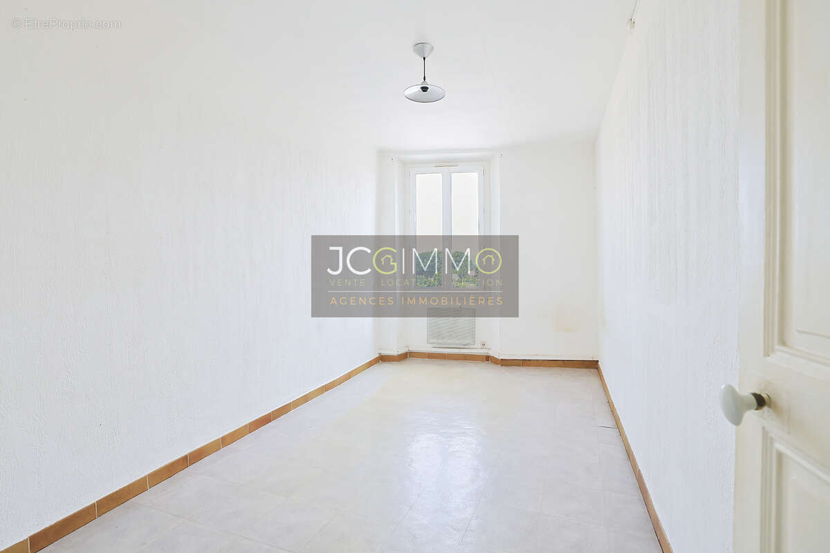 Bastide de 800m2 sur un terrain de 657m2 - photo 12