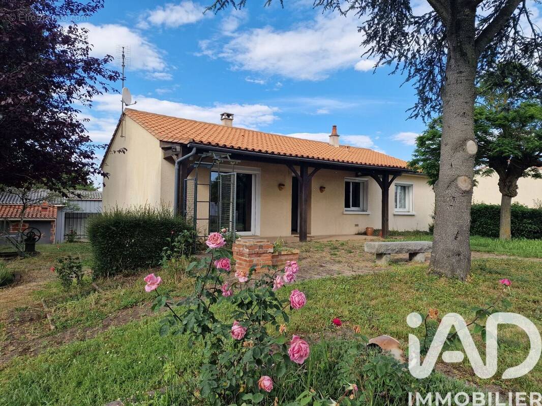 Photo 1 - Maison à SAINT-VARENT