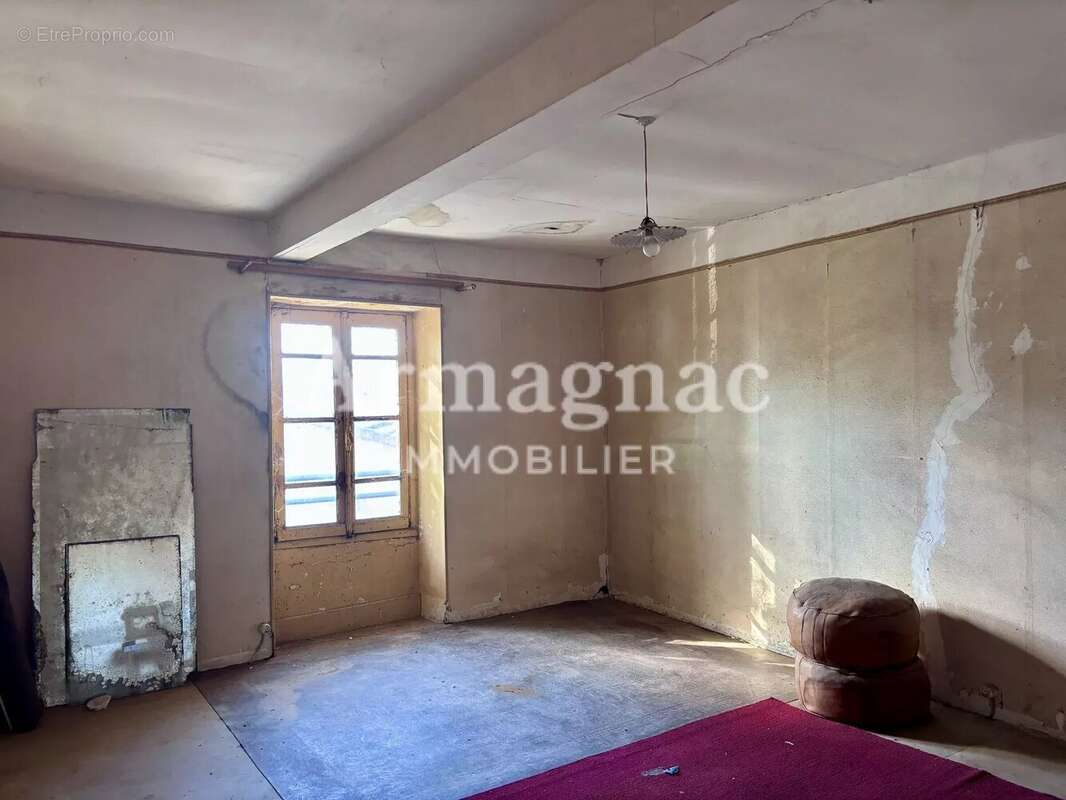 Maison à VIC-FEZENSAC