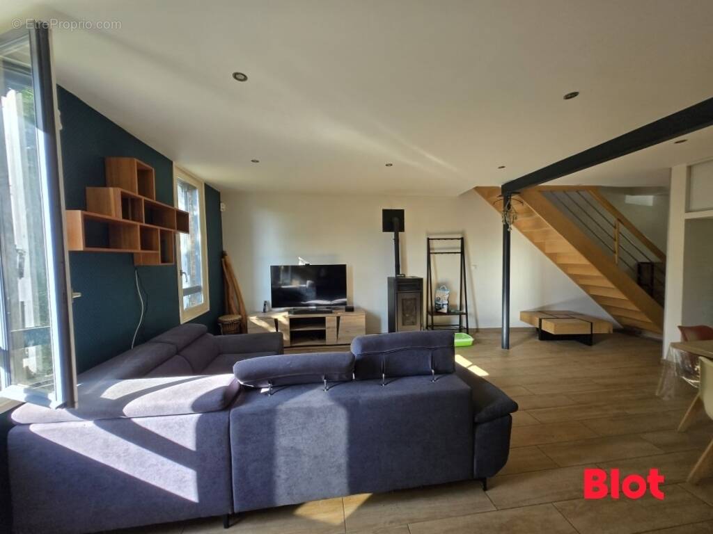 Maison 112 m² à Fougeres  - photo 2