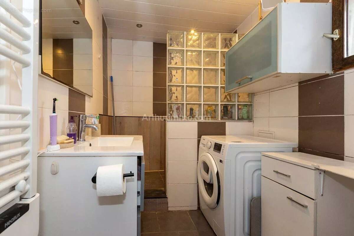 Maison à SAINT-VICTOR-DE-MORESTEL