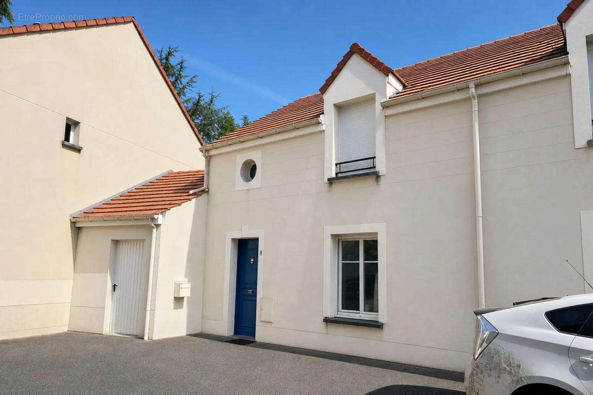 Maison à SAVIGNY-LE-TEMPLE