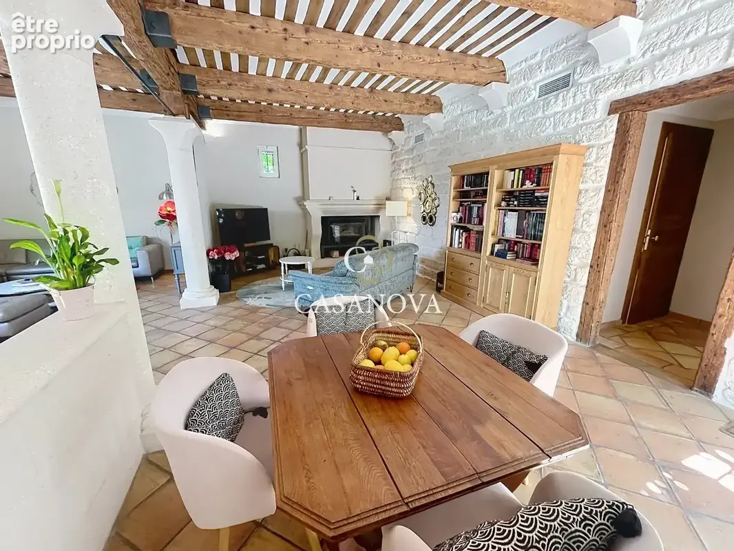 Aux portes de Pézenas, superbe propriété de caractère avec demeure principale, chambres d'hôtes, gîtes, piscine et ancienne cave - photo 17