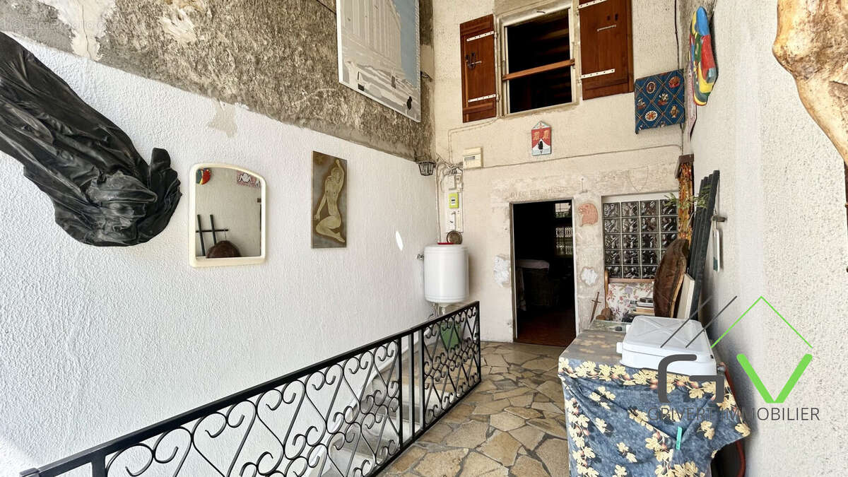 Maison à SAINT-CHAPTES