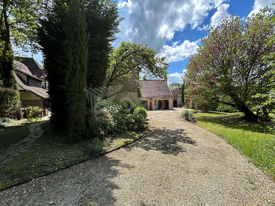 Maison à TOUCY