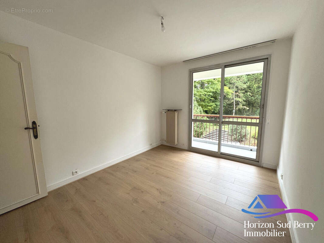 Chambre 2 d&#039;env. 11.22 m² - Appartement à BOURGES