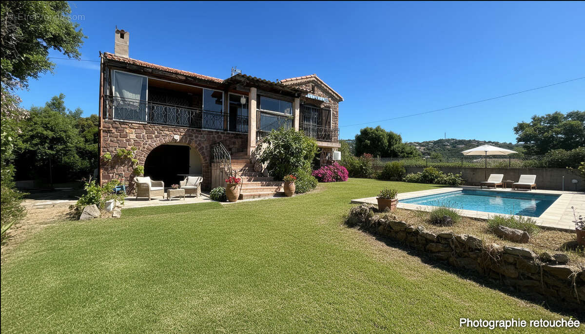 Maison à ROQUEBRUNE-SUR-ARGENS
