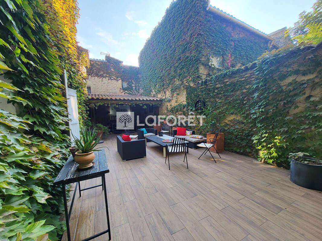 Maison à L'ISLE-SUR-LA-SORGUE