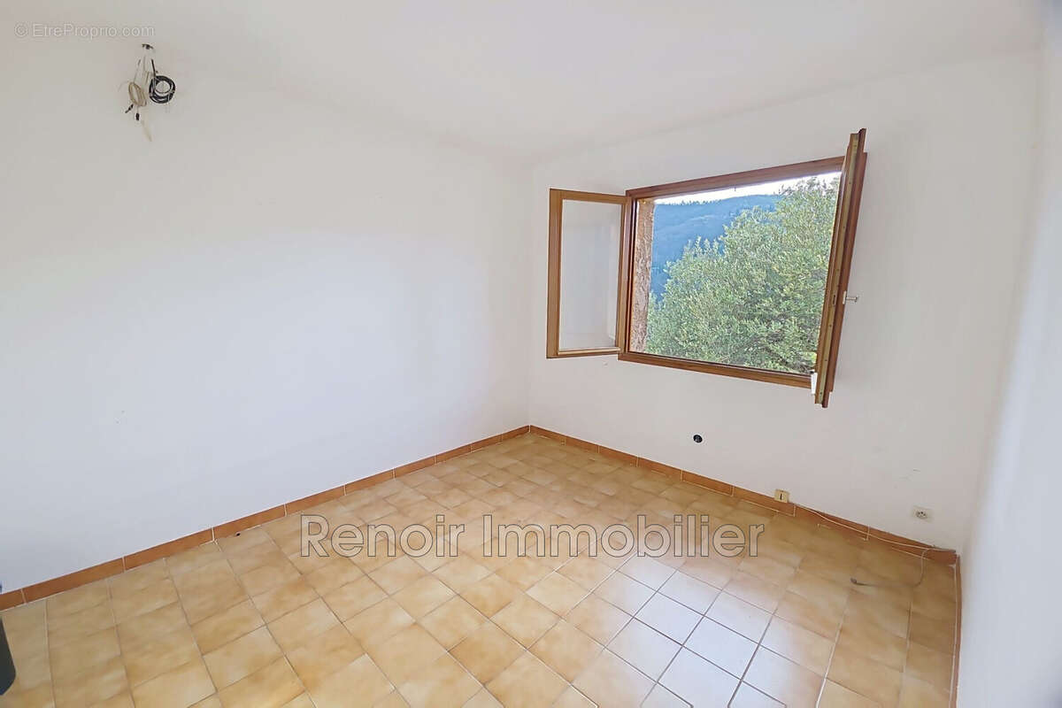 Maison à TOURRETTES-SUR-LOUP