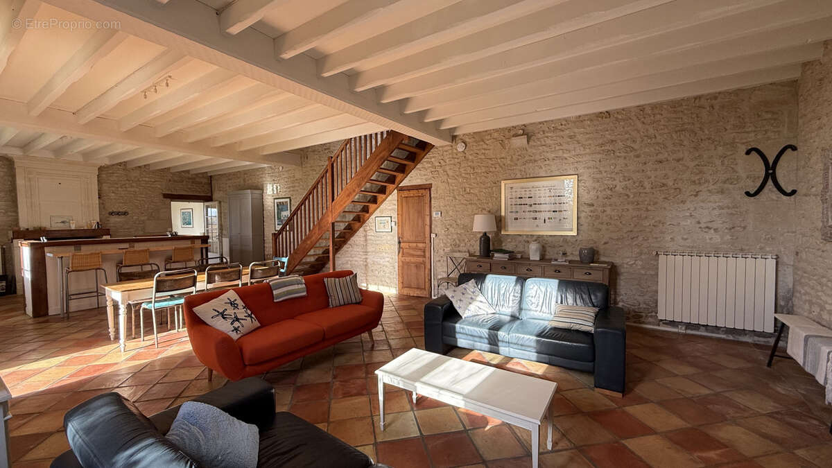 Maison à MORTAGNE-SUR-GIRONDE