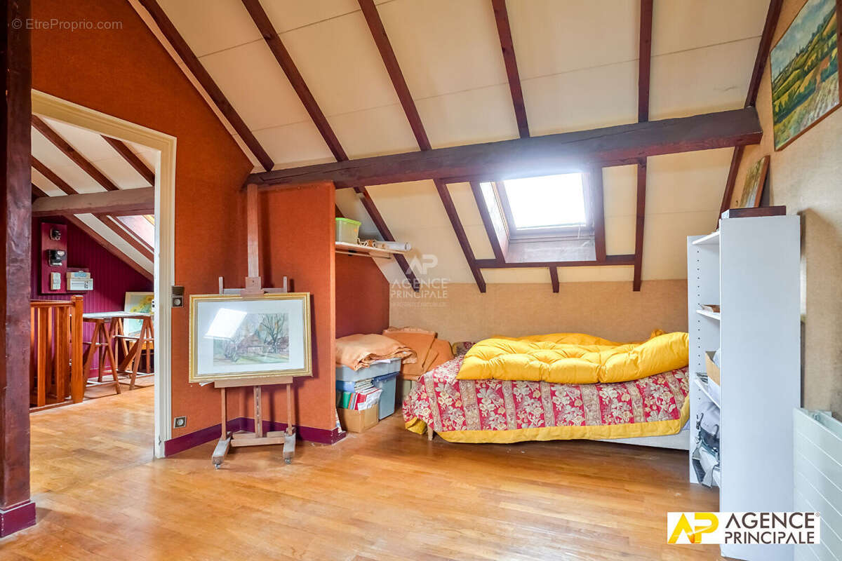 Maison à LE MESNIL-LE-ROI