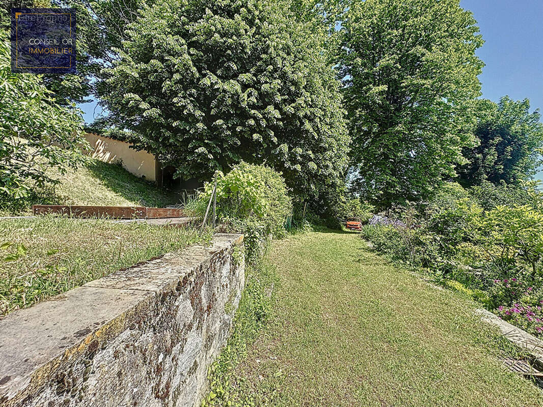 Maison à SAINT-GENIS-LAVAL