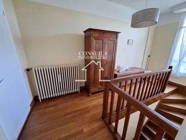 Maison à SAINT-JULIEN-DU-SAULT