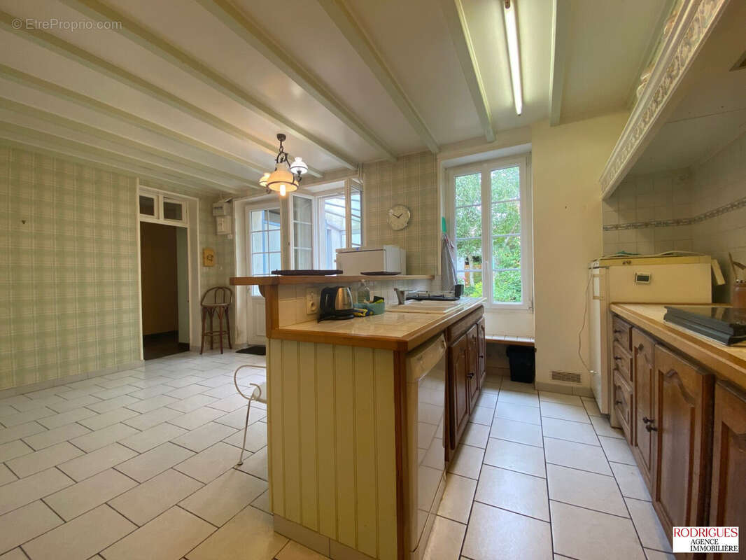 Maison à MONTREUIL-BONNIN