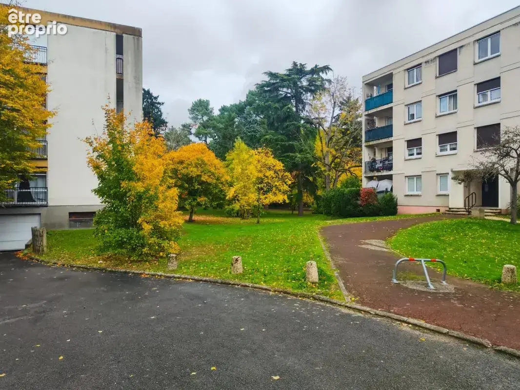 Parking à OLIVET