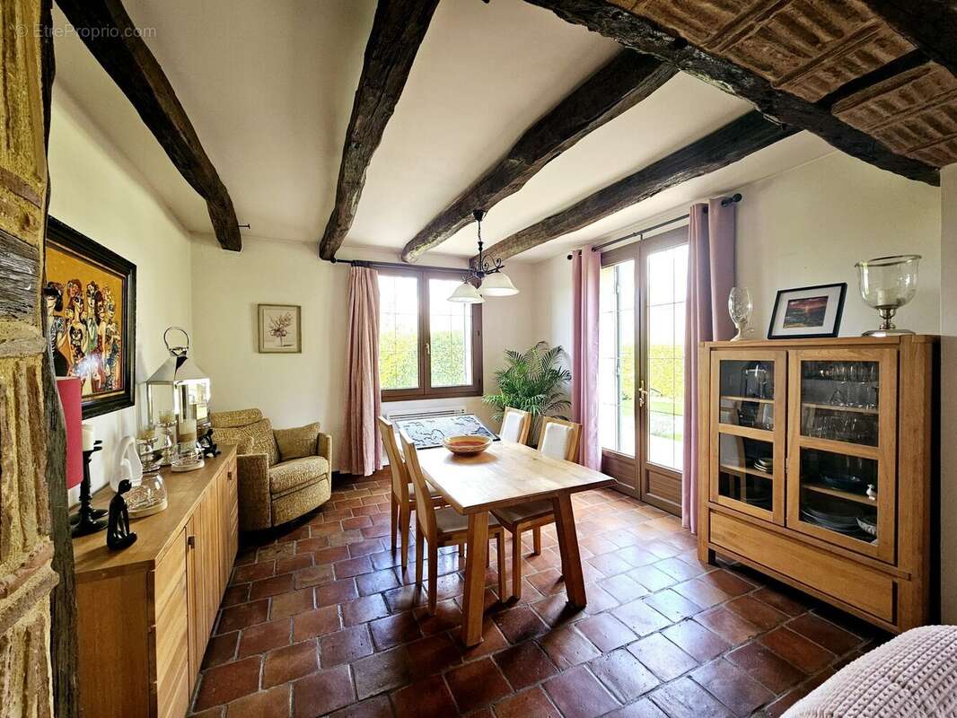 Maison à MAUZAC-ET-GRAND-CASTANG