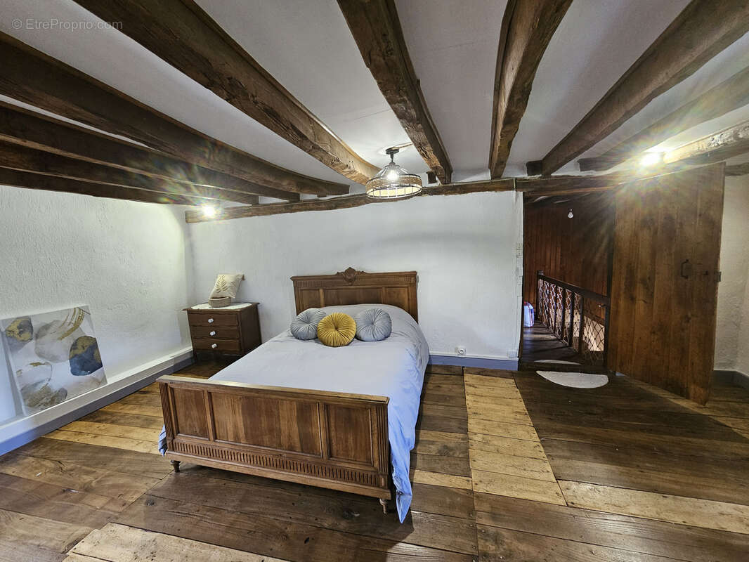 Maison à SAINT-ETIENNE-DE-FURSAC