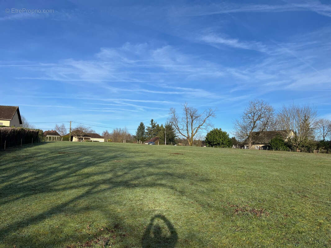 Terrain à SAINT-YRIEIX-LA-PERCHE